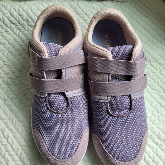 Vionic Sneakers - Picture 5 of 7